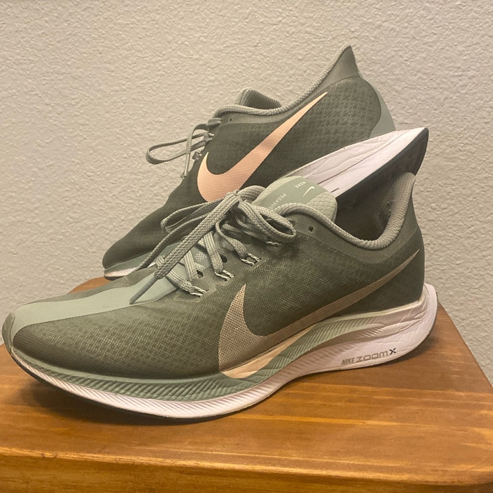Women’s Nike Pegasus zoom x shoes 8